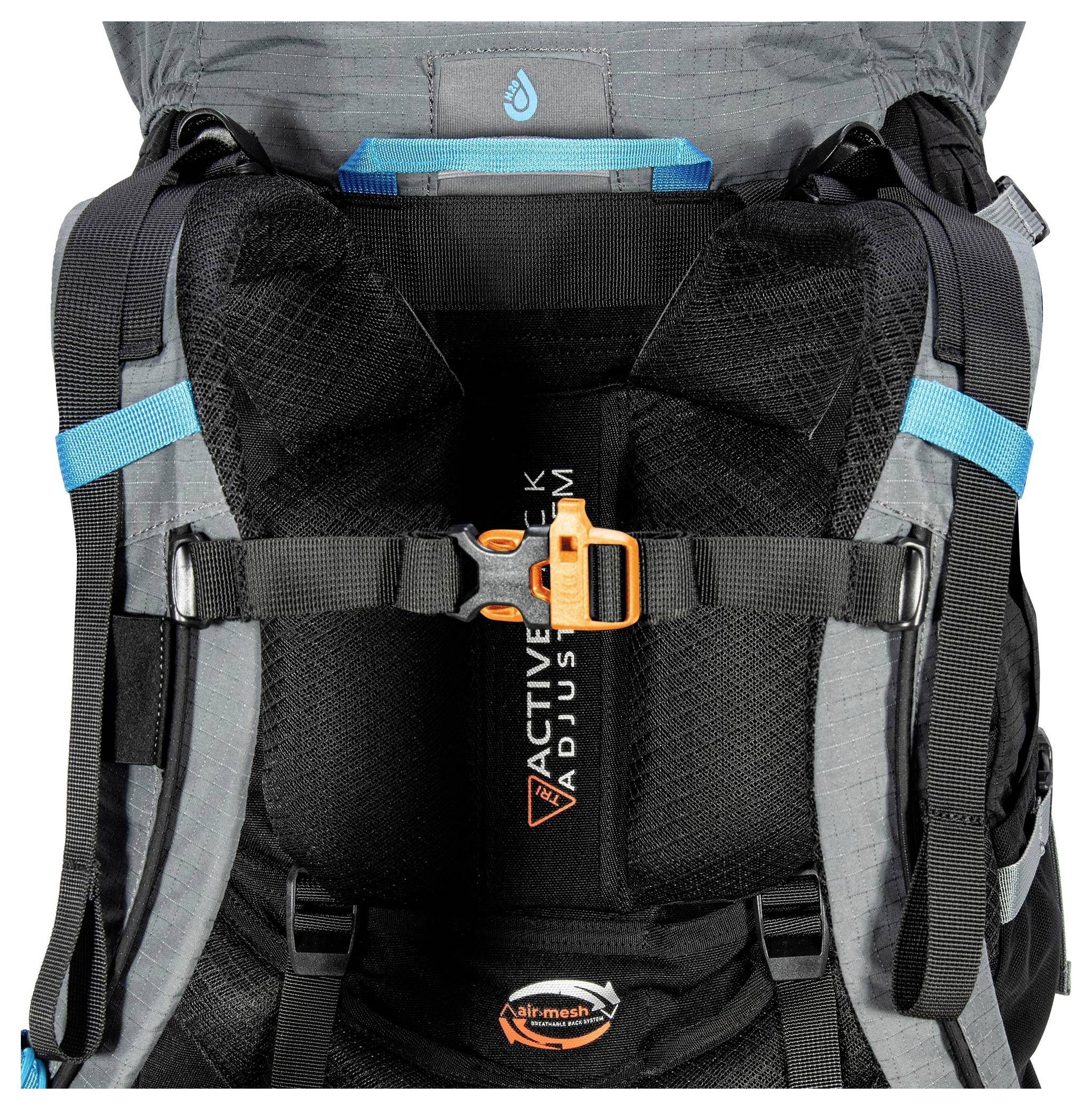 „Nahaufnahme eines grau-schwarzen Wanderrucksacks mit der Bezeichnung „Active Adjust