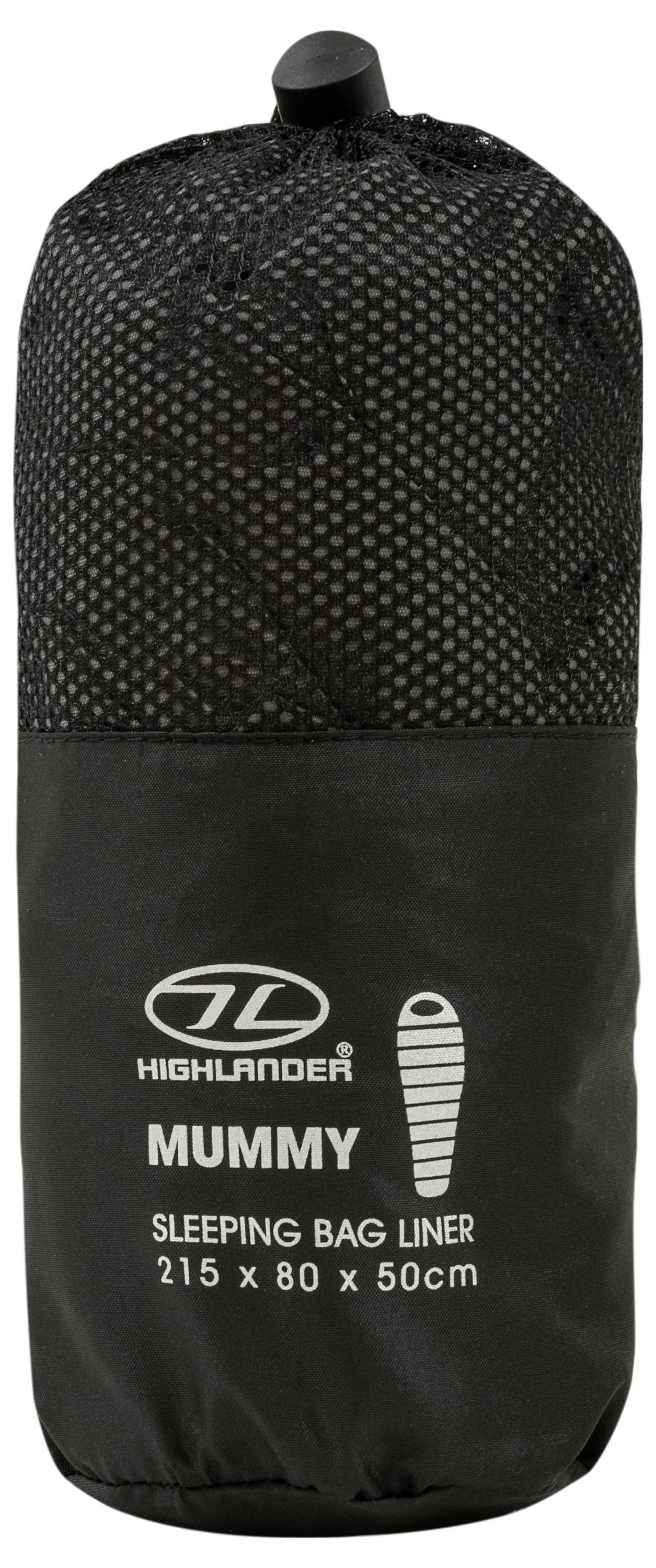 Eine Nahaufnahme eines schwarzen Rucksacks mit gepolsterten Trägern und Mesh-Rückenstütze, die sein ergonomisches Design und die Aufmerksamkeit für Komfortdetails zeigt.