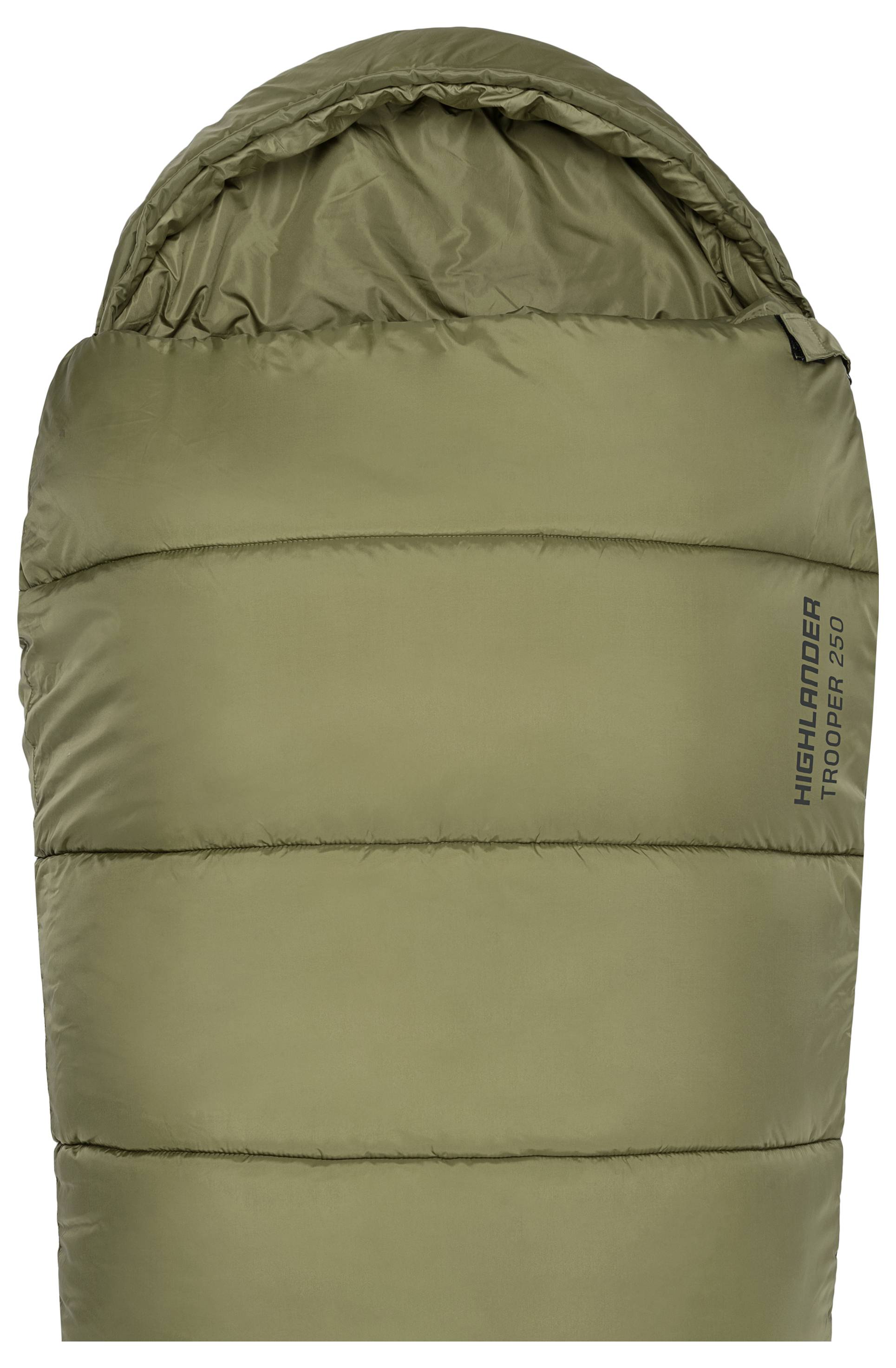 Ein grüner Schlafsack aus der Vogelperspektive betrachtet, mit der Aufschrift „Highlander Trooper B20