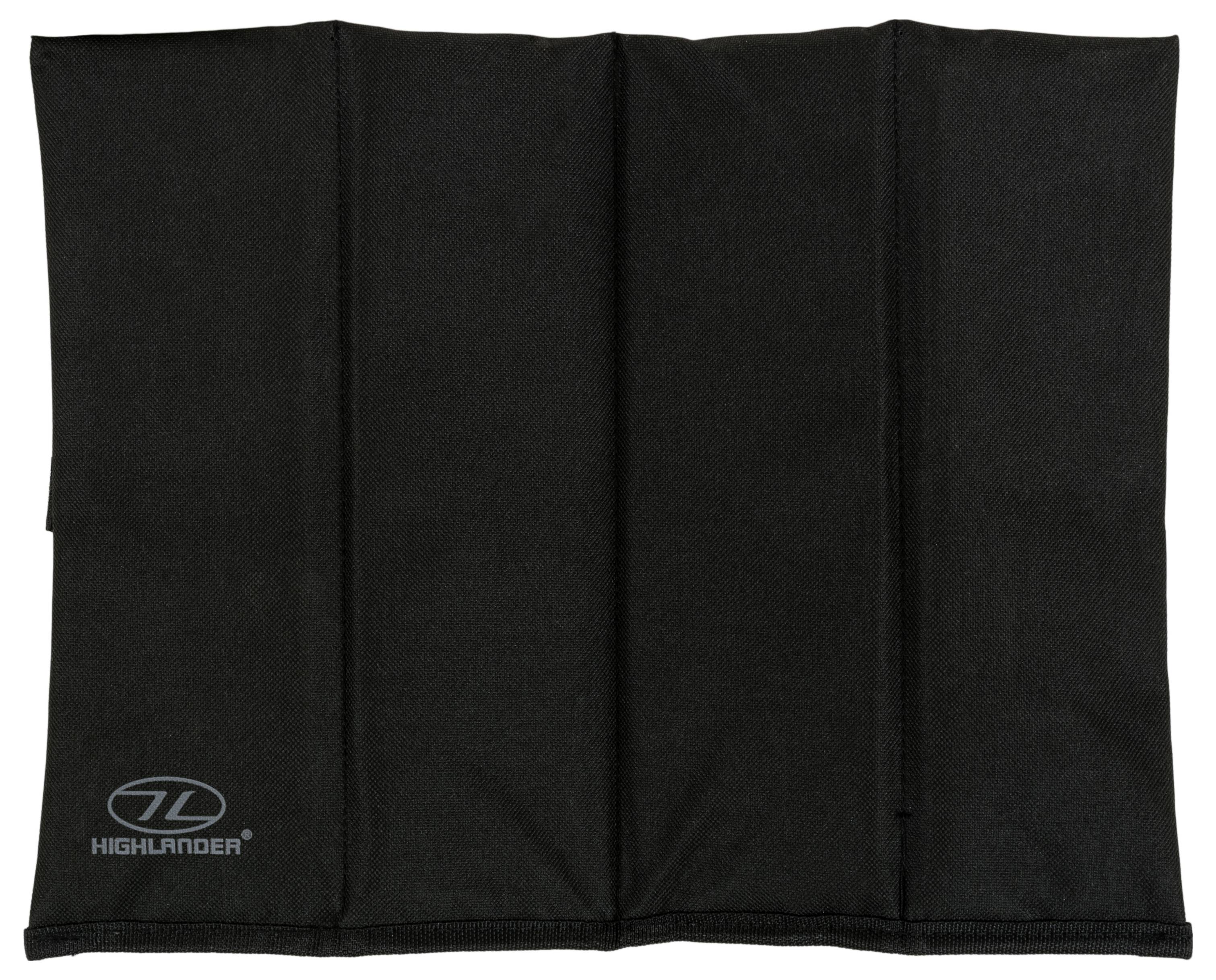 Eine gefaltete schwarze Matte mit dem Logo 