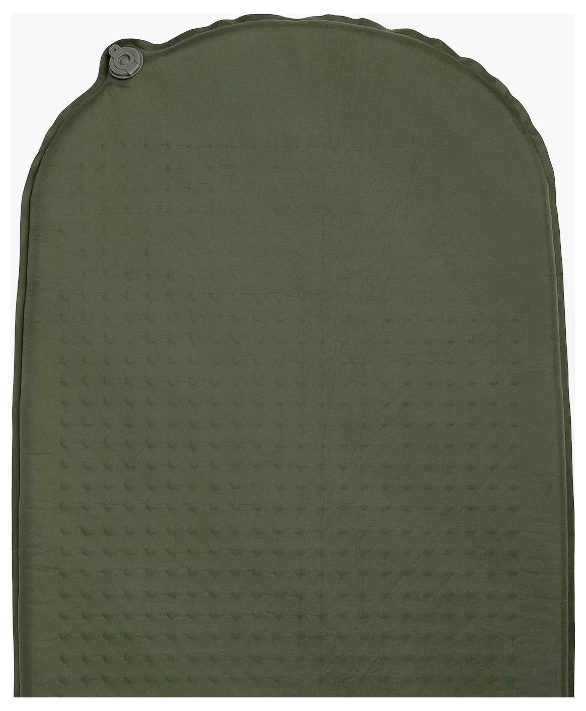 Eine grüne selbstaufblasende Campingmatte mit gerundeter Oberseite und einem Ventil in der Ecke zur Luftabfuhr.