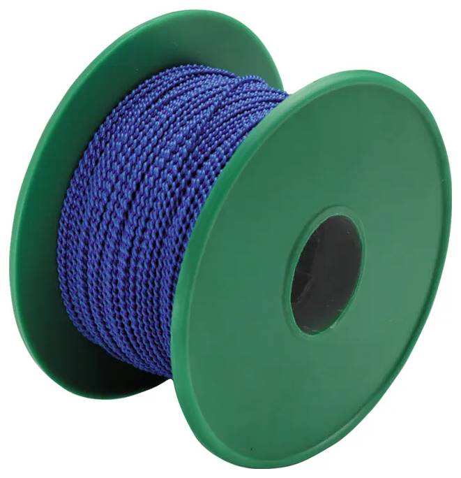 Eine Spule Silber-Kettenhemdengeflecht mit grüner Kunststoffbasis, verwendet zum Basteln oder für dekorative Zwecke.