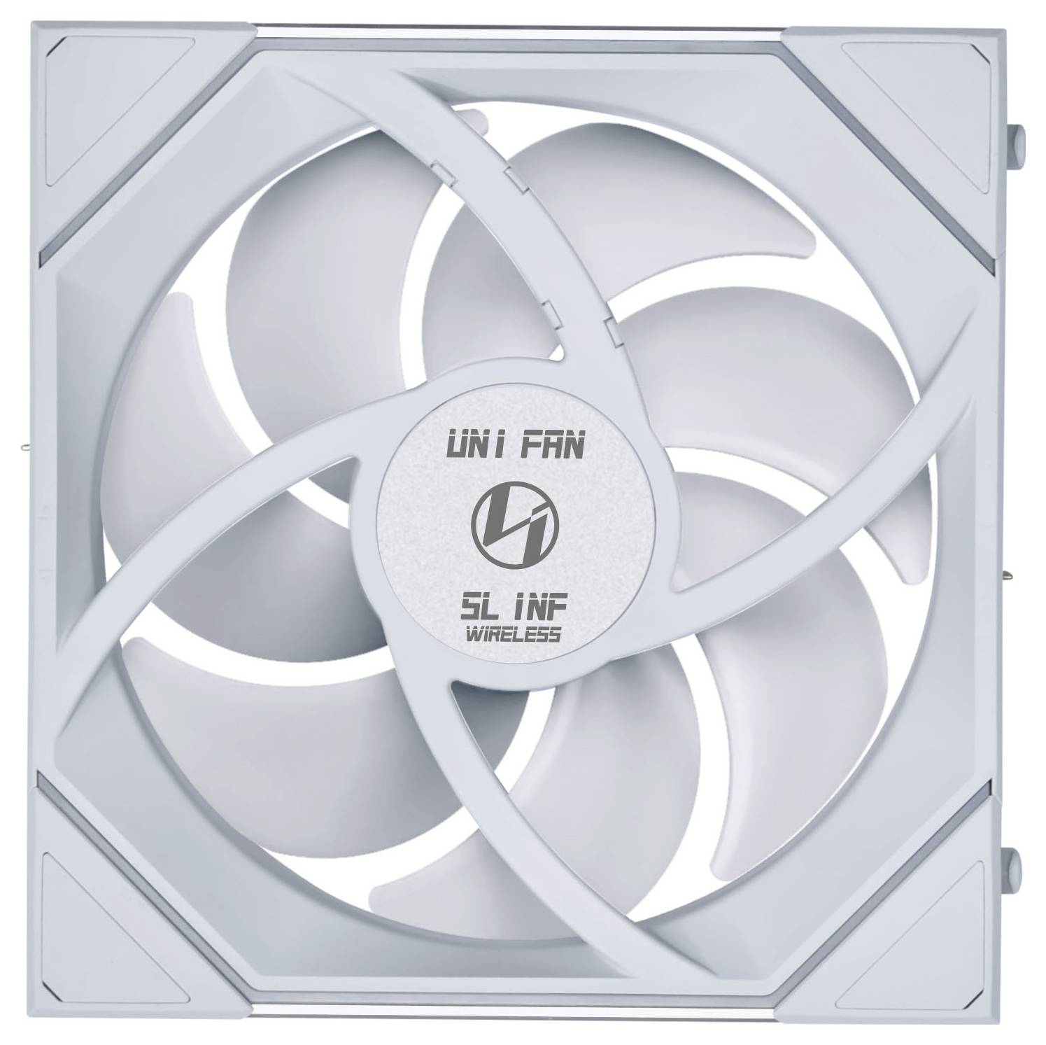 Ein weißer Kühlventilator mit drei gekrümmten Blättern, mit der Aufschrift 