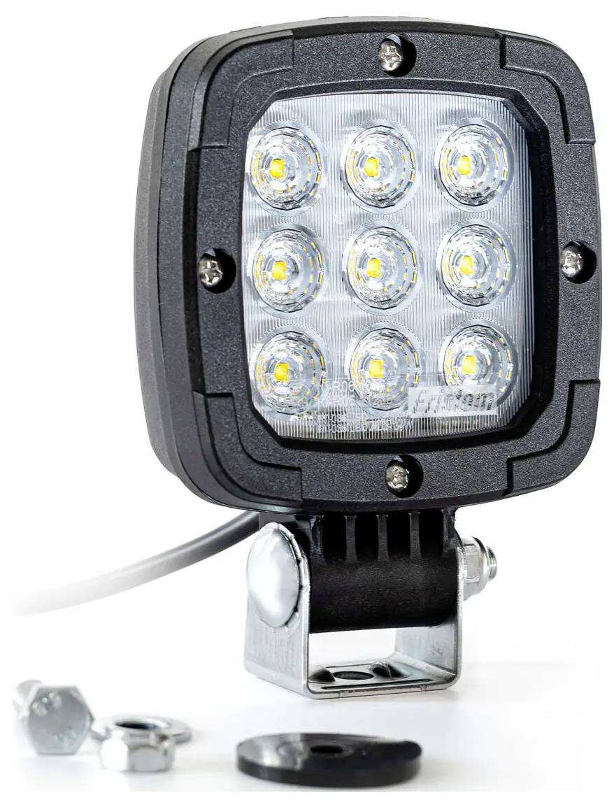 Schwarze quadratische LED-Arbeitsleuchte mit neun LEDs und verstellbarer Montageklammer, dargestellt mit Befestigungsmaterial auf weißem Hintergrund.