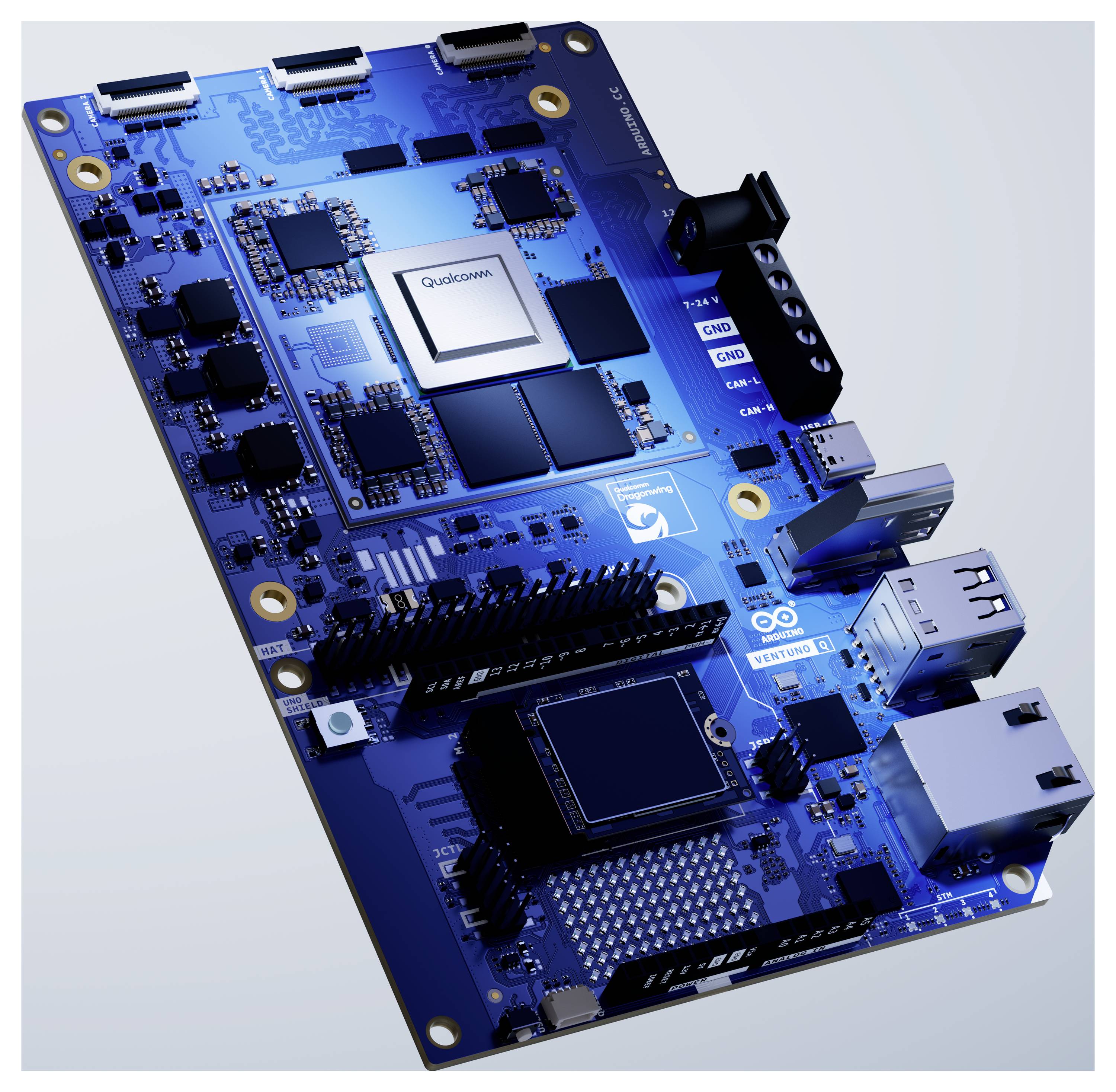 Blaue Elektronik-Entwicklungsplatine mit Qualcomm-Chip, mehreren Anschlüssen und Stiftleisten auf weißem Hintergrund.