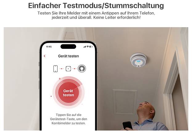 Mann testet Rauchmelder mithilfe eines Smartphones. Bildschirm zeigt 'Gerät testen' für einfachen Testmodus und Stummschaltung.