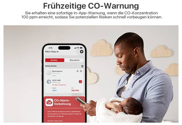 Ein Mann hält ein Baby und schaut auf ein Smartphone mit einer CO-Warn-App. Oben steht: 'Frühzeitige CO-Warnung'.
