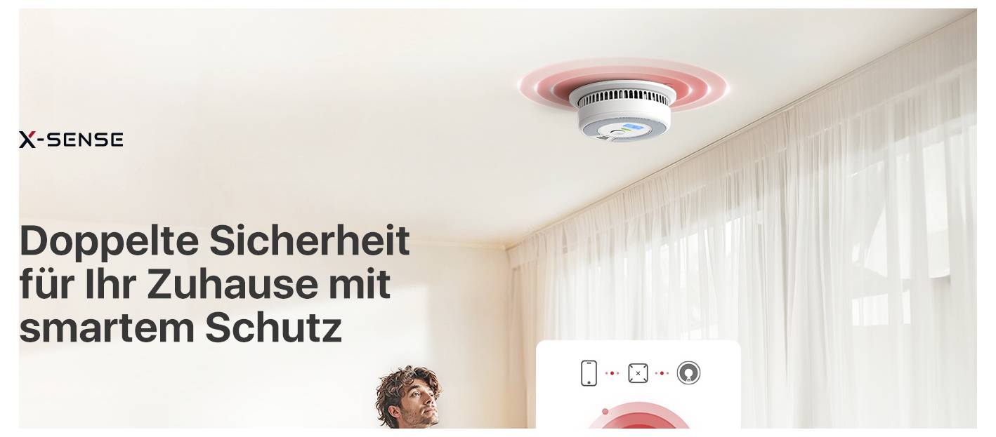 Rauchmelder an der Decke mit rosa Alarmlicht. Rechts unten ist das Symbol für vernetzte Geräte sichtbar. Überschrift: 'Doppelte Sicherheit für Ihr Zuhause mit smartem Schutz'.