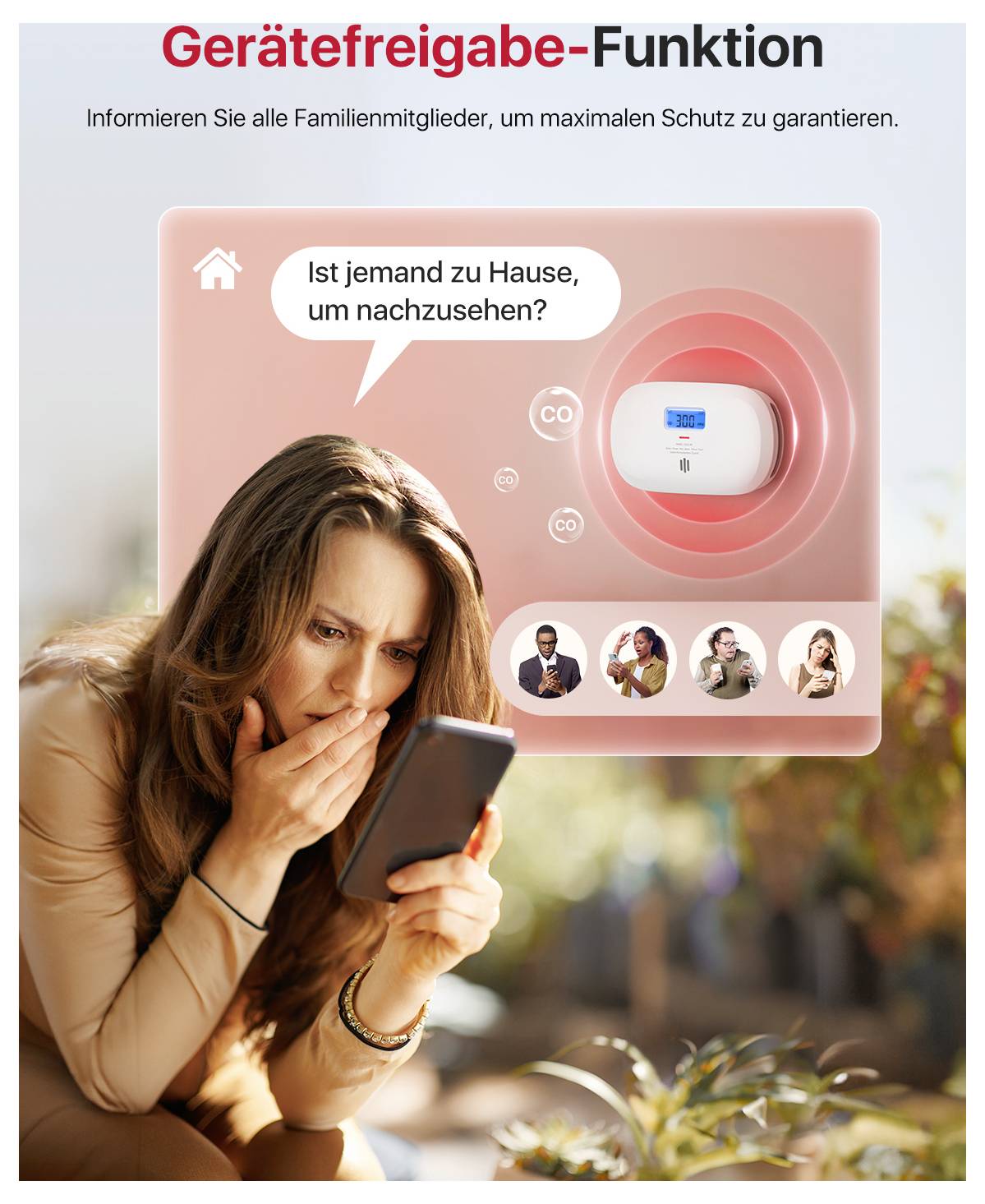 Eine Frau betrachtet besorgt ihr Smartphone. Auf dem Display fragt eine Smart-Home-Anwendung: 'Ist jemand zu Hause, um nachzusehen?'