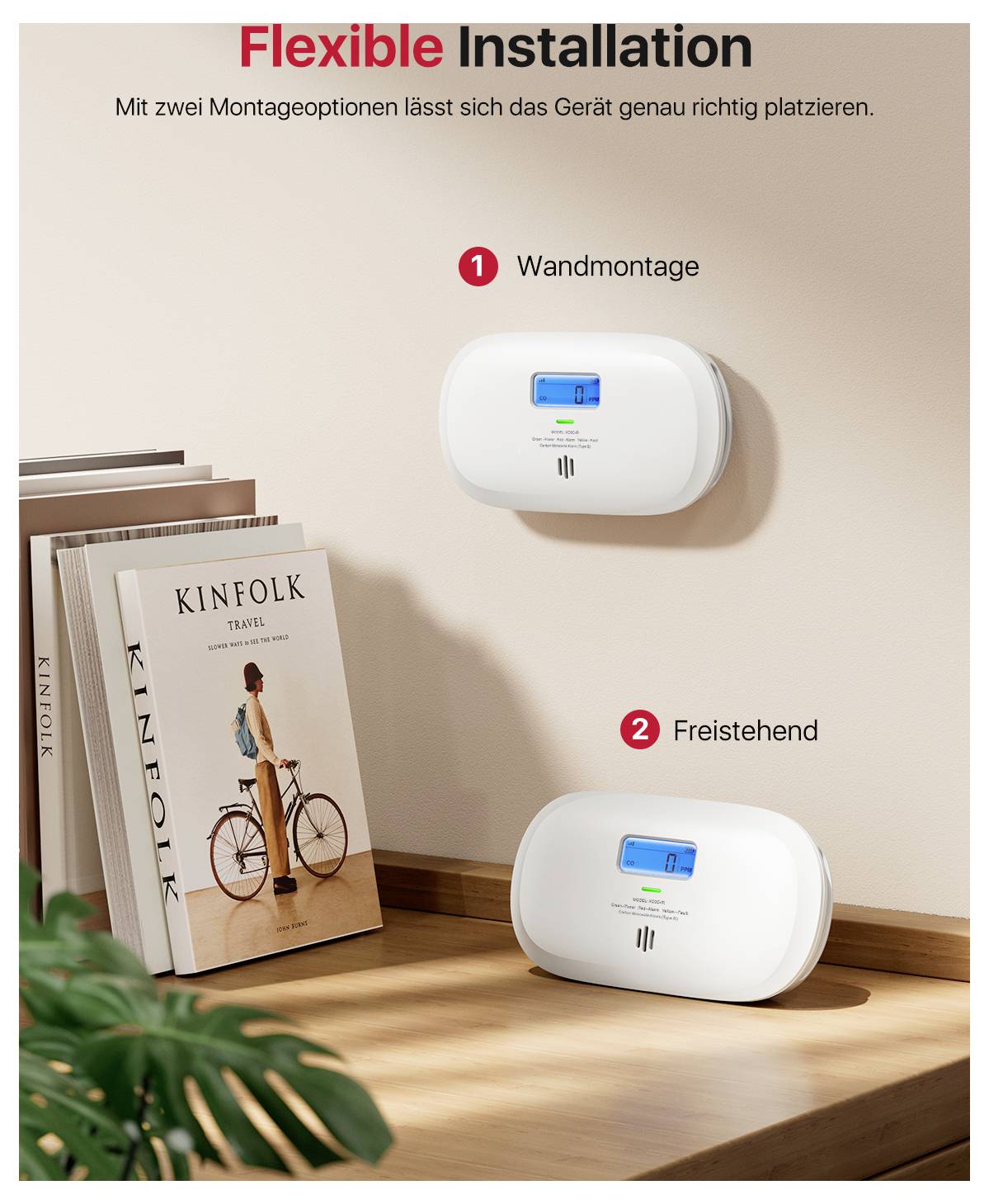 Zwei Rauchmelder, einer an der Wand und einer auf einem Tisch. Text: 'Flexible Installation'. Umgebung: Schreibtisch mit Büchern.