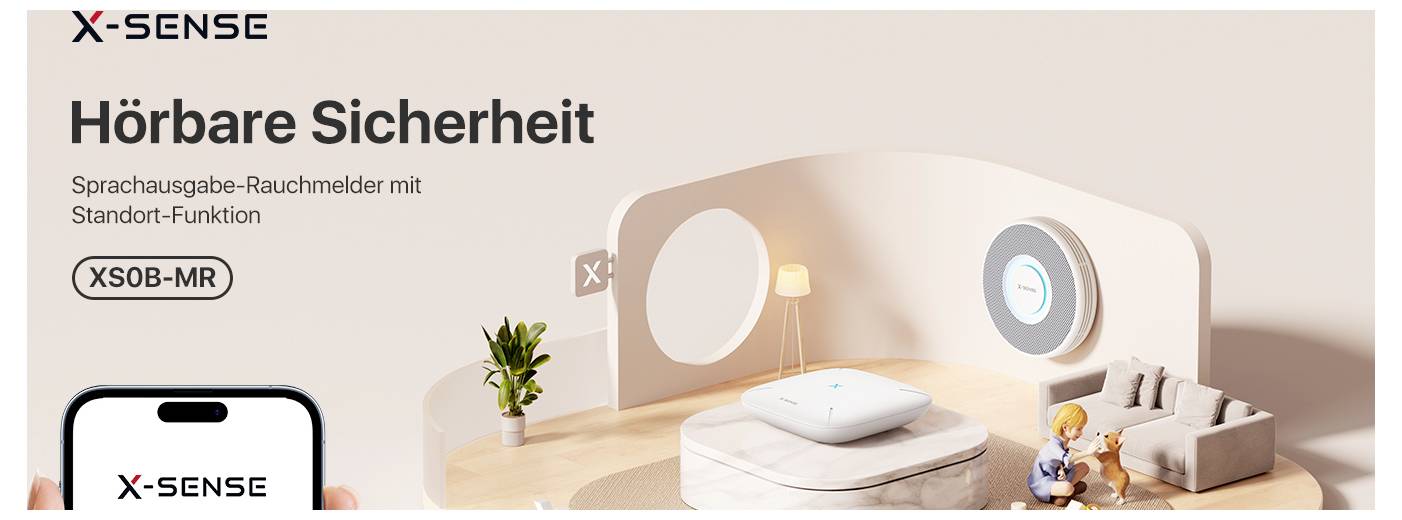 Werbung für X-SENSE XS08-MR: Rauchmelder mit Sprachfunktion und Standortanzeige, abgebildet auf einem Tisch in modernem Raumdesign.