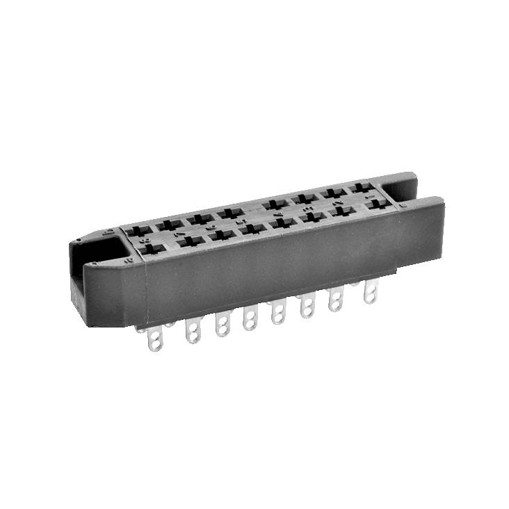 Ein schwarzer rechteckiger elektronischer Stecker mit mehreren Schlitzen und Stiften, wahrscheinlich für Leiterplattensverbindungen verwendet.