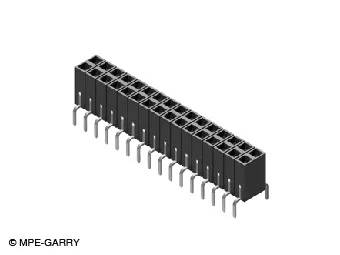 PCB-Steckerleistenverbinder mit zwei Reihen von Durchgangslöcherstiften zur Elektronikleiterplattenkonnektivität, Ansicht von der abgewinkelten Seite.