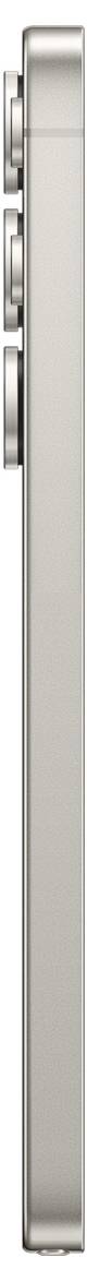 Eine Nahaufnahme einer Seitenansicht eines schlanken, silbernen Smartphones mit drei nach hinten ausgerichteten Kameraobjektiven, die vertikal angeordnet sind.