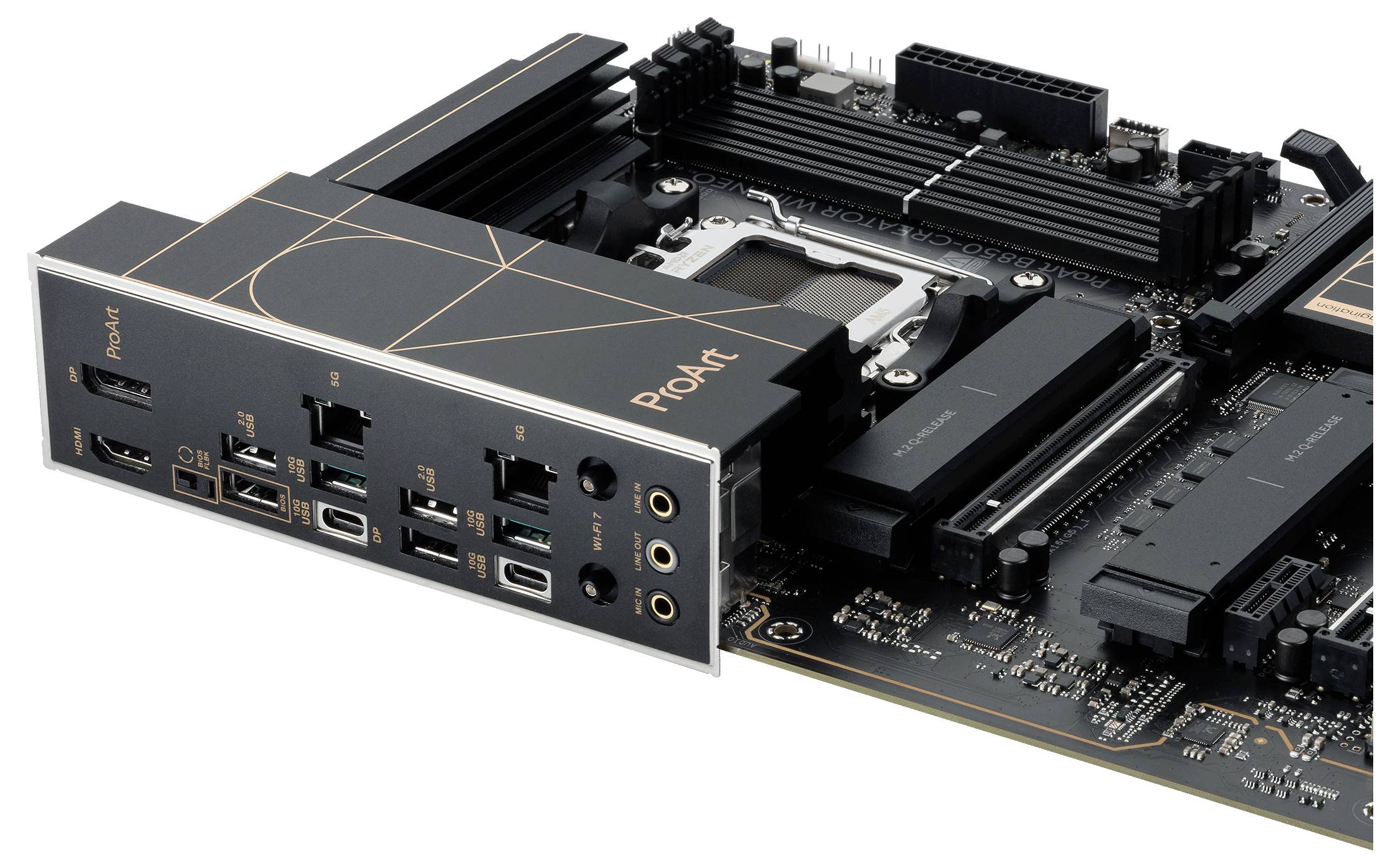 Ein Motherboard mit mehreren Anschlüssen und schwarzem und goldenem Design, mit der Bezeichnung „ProArt