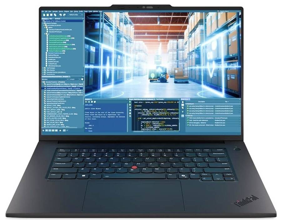Ein Laptop mit einer Logistiksoftware-Schnittstelle mit einer Lagerszene, Code-Panels und Datenlisten auf dem Bildschirm.