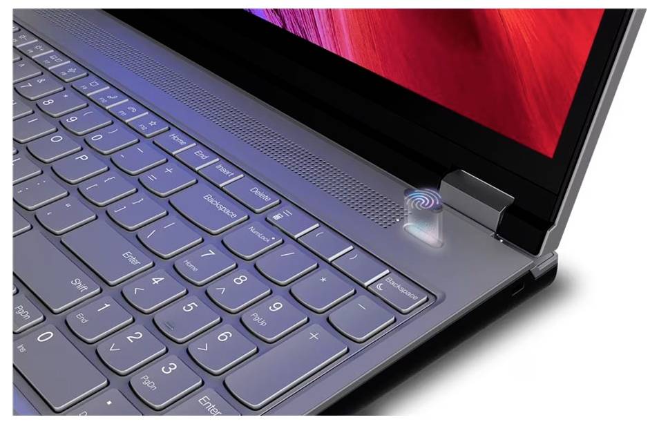 Nahaufnahme einer Laptop-Tastatur und eines Scharniers des Bildschirms mit einem Fingerabdruckscanner für biometrische Anmeldung.