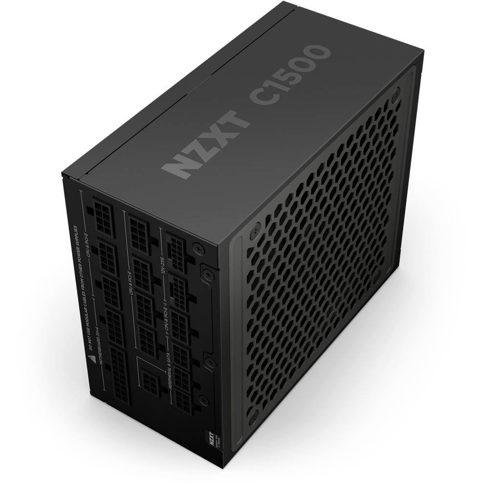 NZXT C1500' Netzteil mit modularen Kabelanschlüssen, belüftete Seite, schwarzes Gehäuse, in einer schrägenen Draufsicht gezeigt.