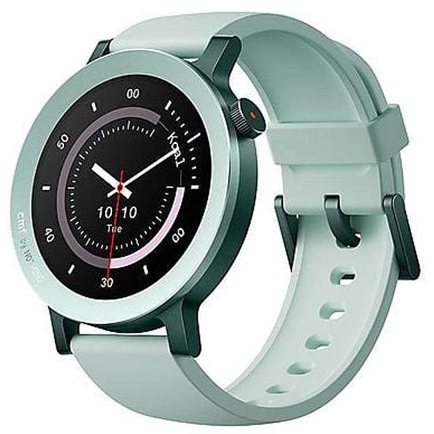Mintgrüne Smartwatch mit rundem Analog-Display und Silikonarmband, angewinkelt auf weißem Hintergrund dargestellt.