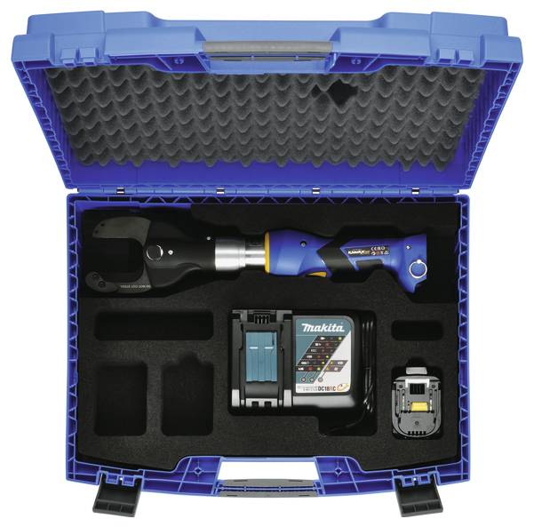 Ein offener blauer Werkzeugkasten mit einem Makita-Hydraulik-Crimpwerkzeug, einem Ladegerät und einem Ersatzakku, die sicher in Schaumstoff eingepasst sind.