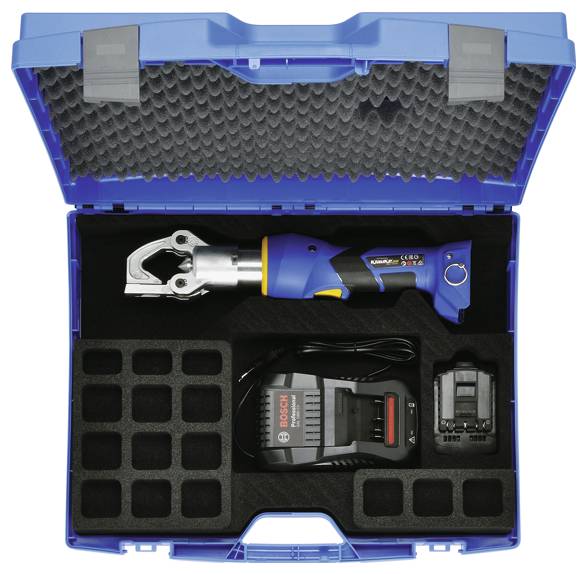 Eine blaue Werkzeugbox mit einem tragbaren Elektrowerkzeug mit Metallkiefer, einem Batterieladegerät und zwei Batterien in dafür vorgesehenen Steckplätzen.