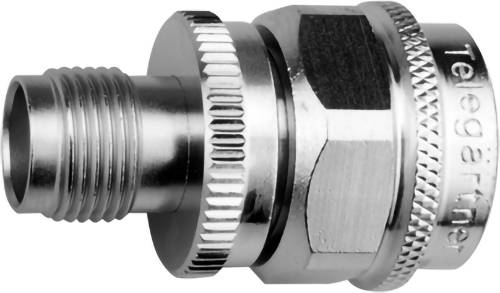 Nahaufnahme eines metallischen Steckerverbinders mit Gewinde und Sechskantmutter sowie gerilltem Griff, gekennzeichnet mit „Telegärtner