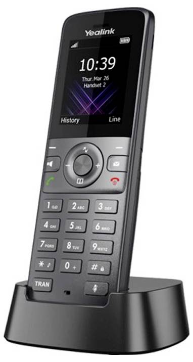 Ein schwarzes kabelloses Yealink-Headset, das auf einer Ladestation ruht, mit einem weichen Hintergrund aus konzentrischen Kreisen, der Konnektivität suggeriert.