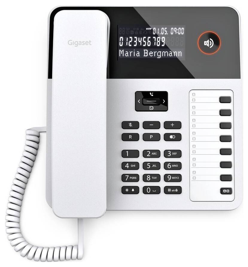 Ein weißes schnurgebundenes Bürotelefon mit digitaler Anzeige, auf der "Maria Bergmann" und die Nummer "0123456789" angezeigt werden. Tastatur und Funktionstasten sind sichtbar.