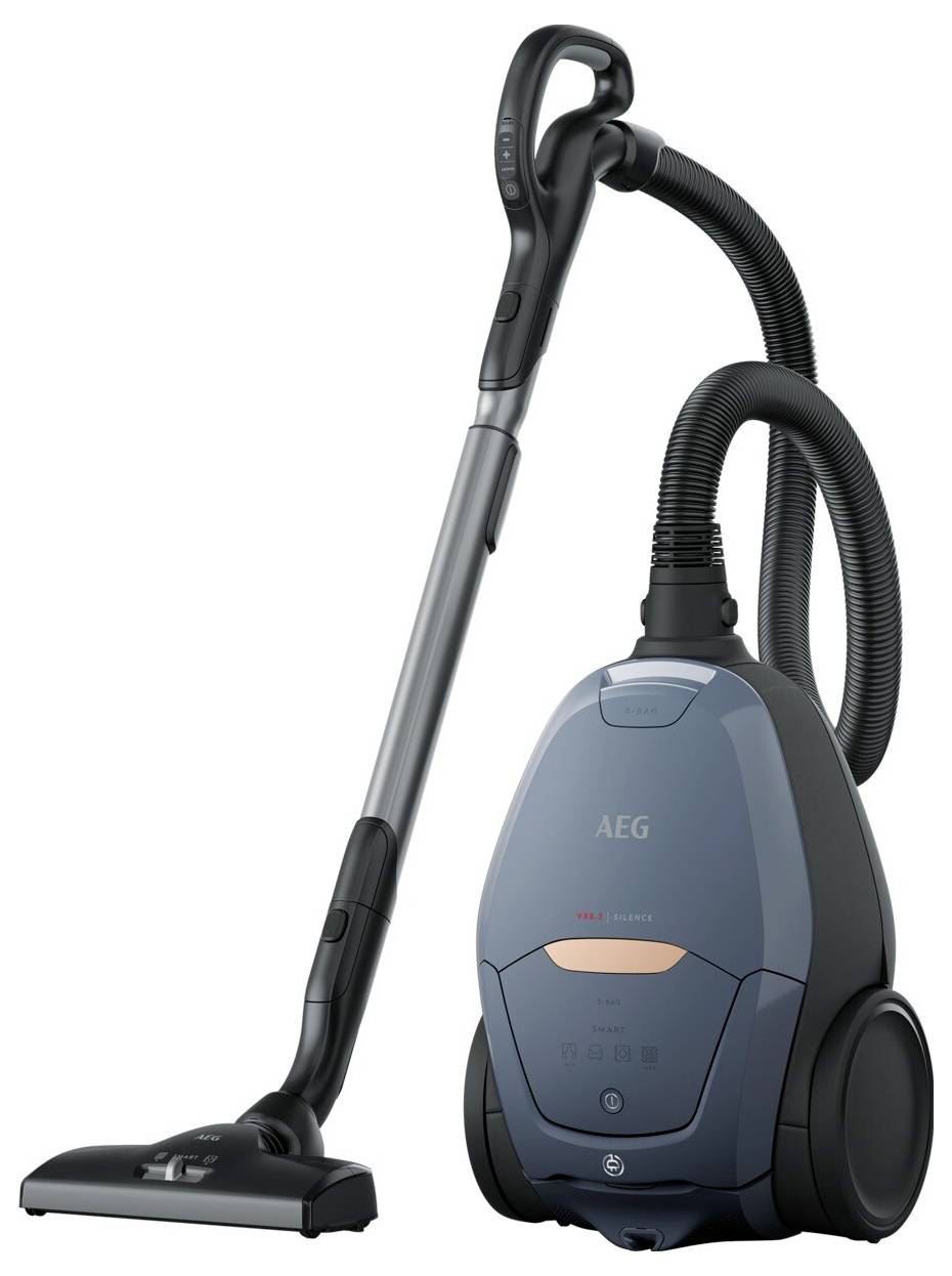 Ein Staubsauger mit flexiblem Schlauch und schlankem Design, mit Rädern für Mobilität ausgestattet und mit sichtbarem Branding auf seinem Gehäuse.