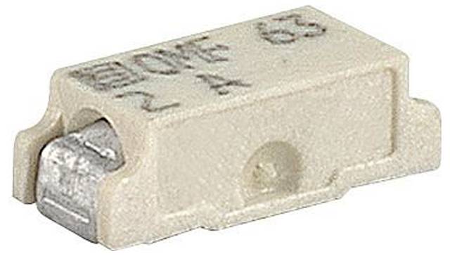 Ein kleines, rechteckiges, beigefarbenes elektronisches Bauelement mit Metallkontakten, auf dem oben der Text 