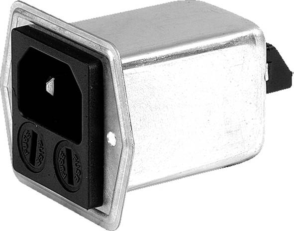 Ein rechteckiger Metall- und Kunststoff-IEC-Stromeingangsanschluss mit drei Stiften und zwei Sicherungshaltern an der Vorderseite.