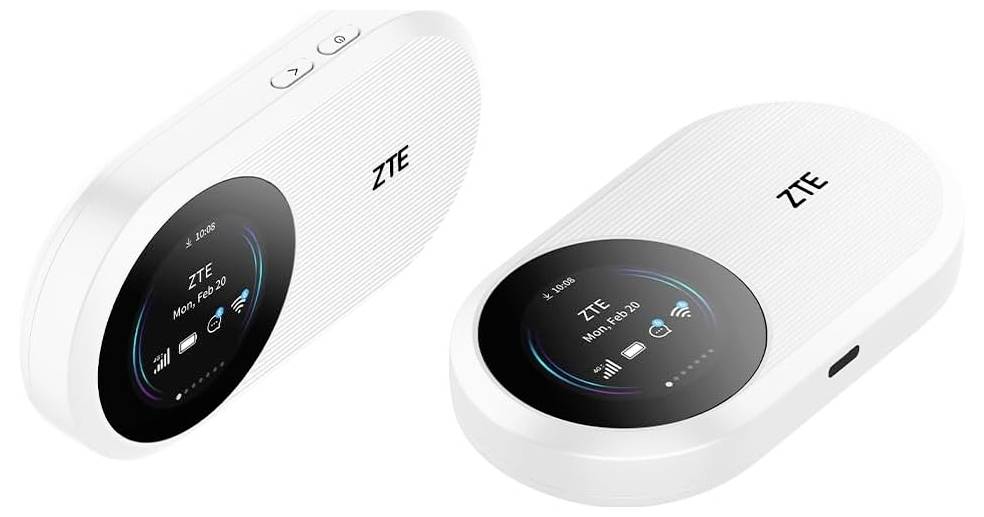 Zwei weiße tragbare ZTE-Hotspots mit digitalen Displays, die Signalstärke und Batteriestatus anzeigen, mit Power- und Funktionstasten.