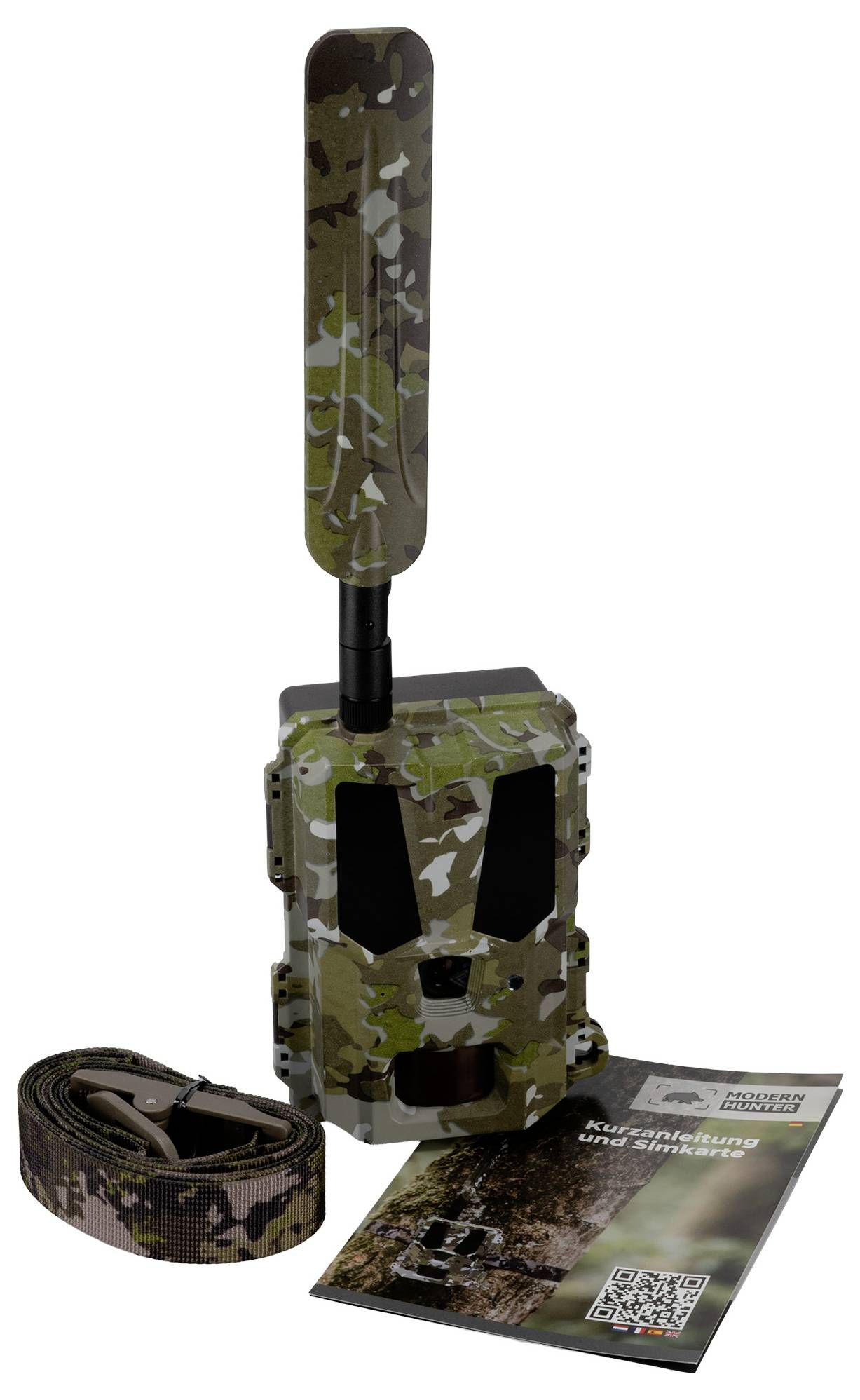 Eine Wildkamera mit Tarnmuster, einer Antenne und einem Riemen liegt neben einer Bedienungsanleitung auf weißem Hintergrund.