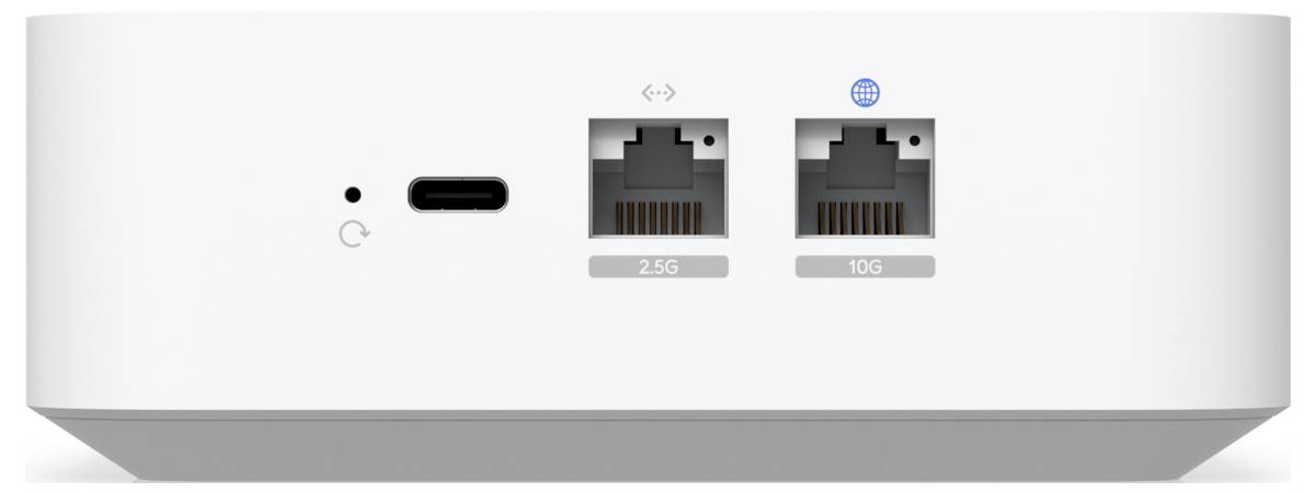 Ein weißes Netzwerkgerät mit rundem Ein-/Ausschalter, USB-C-Anschluss, 2,5G- und 10G-Ethernet-Anschlüssen auf der Frontplatte.