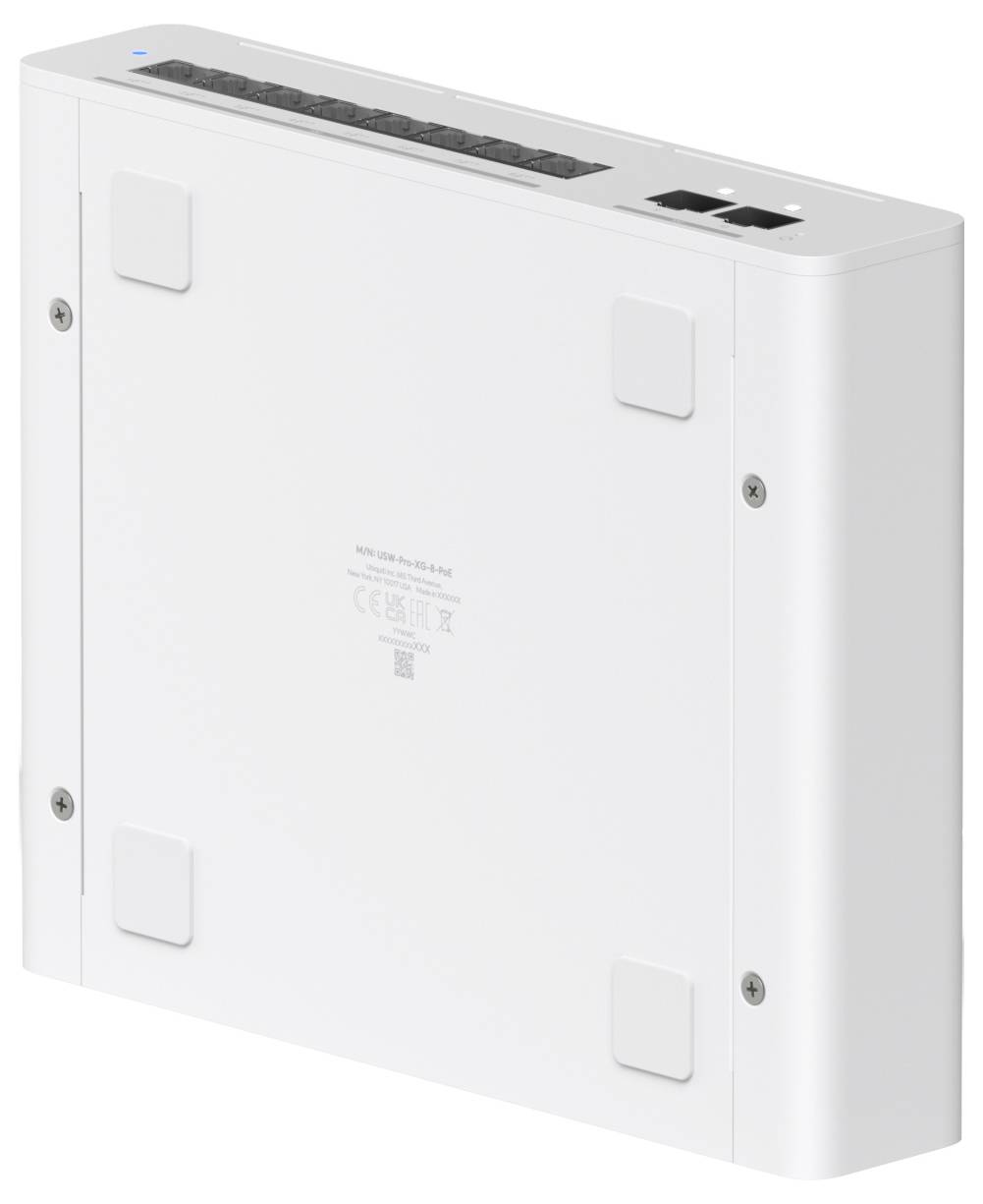 Das Bild zeigt die Unteransicht eines weißen elektronischen Geräts, möglicherweise eines WLAN-Routers, mit sichtbaren Anschlüssen und Gummifüßen für Stabilität.