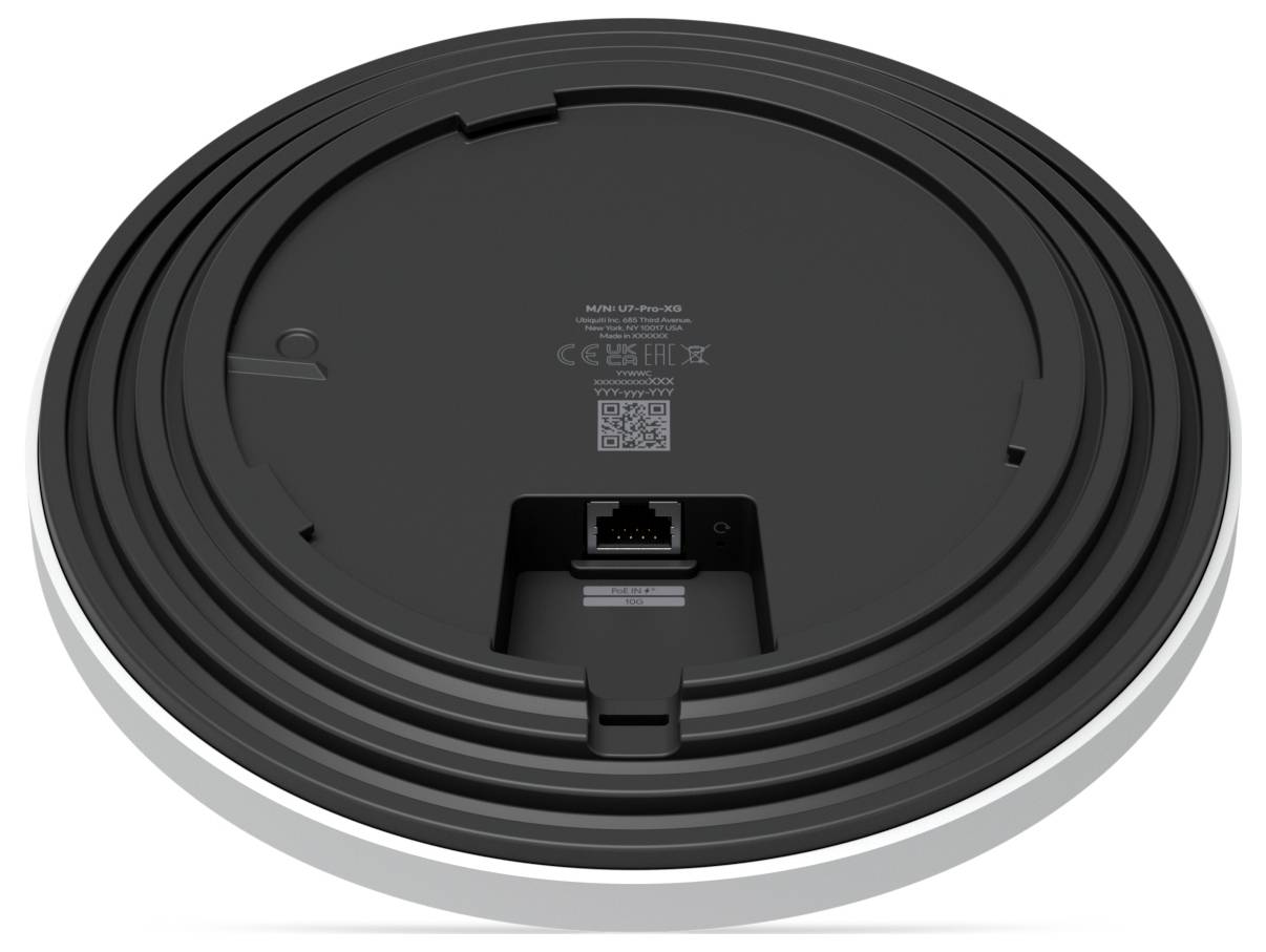 Unteransicht eines kreisförmigen elektronischen Geräts mit einem Ethernet-Anschluss in der Mitte, umgeben von kreisförmigen Nuten.