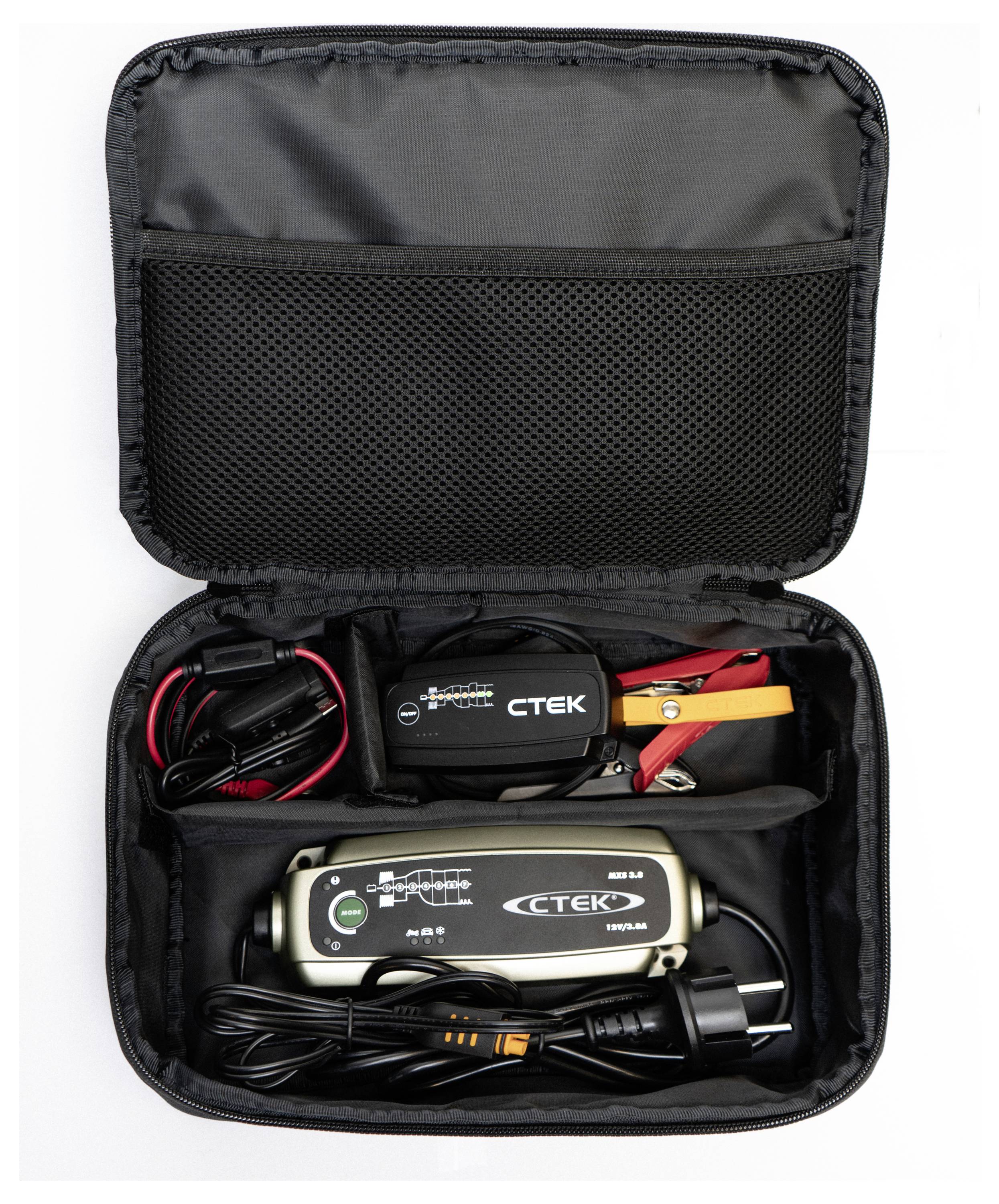 CTEK-Batterieladegerät-Set in einer verschlossenen Tasche mit Kabeln und Klemmen.