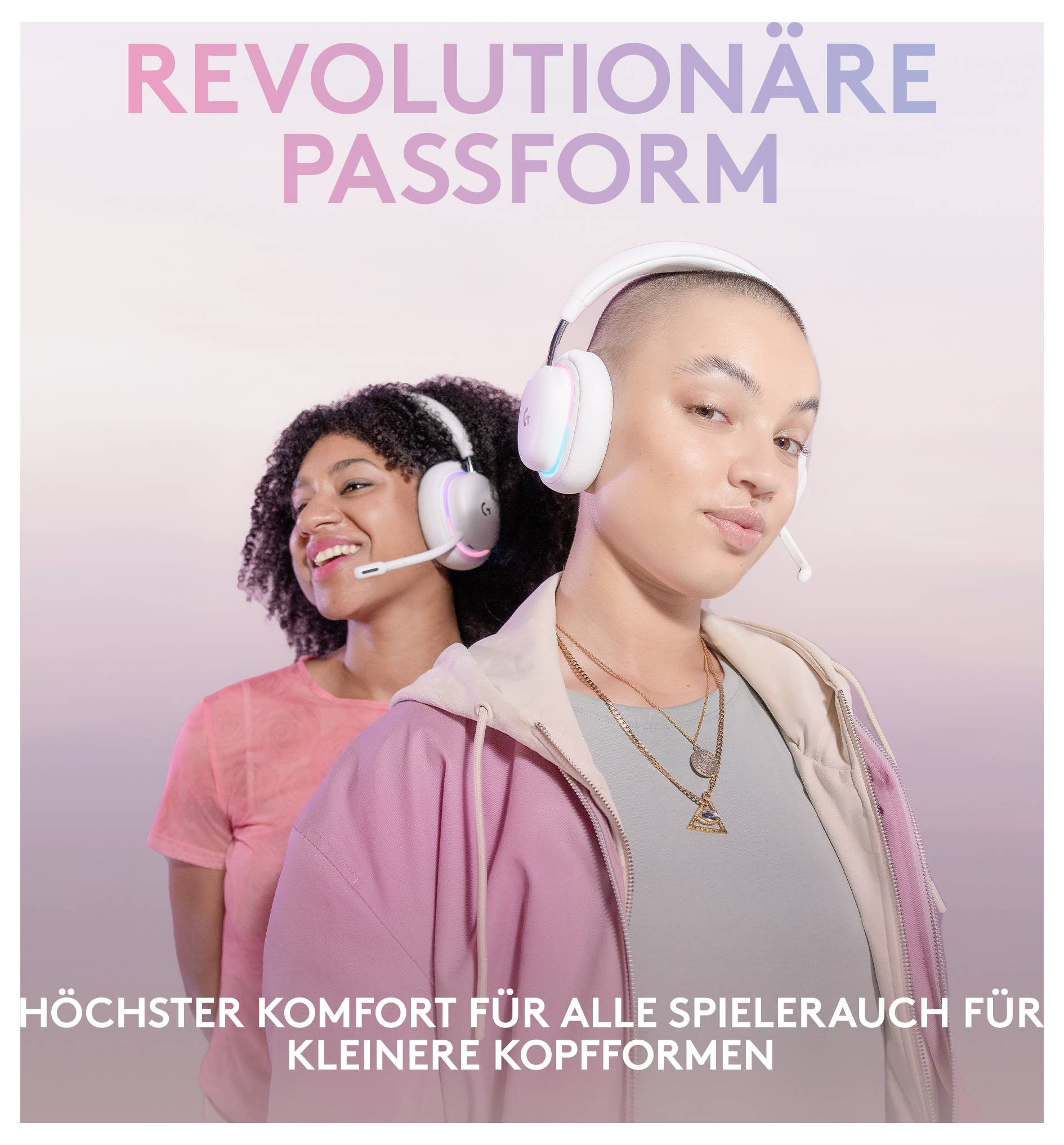 Zwei Frauen, die weiße Gaming-Headsets tragen, werben für „REVOLUTIONÄRE PASSFORM