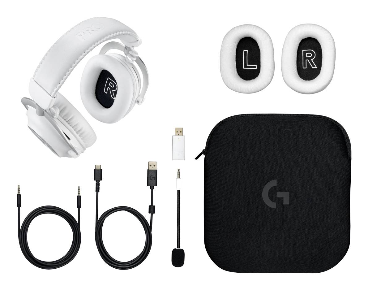 Weißes Over-Ear Gaming-Headset mit L- und R-Ohrpolstern, zwei Kabeln, USB-Adapter, abnehmbarem Mikrofon und Transportkoffer