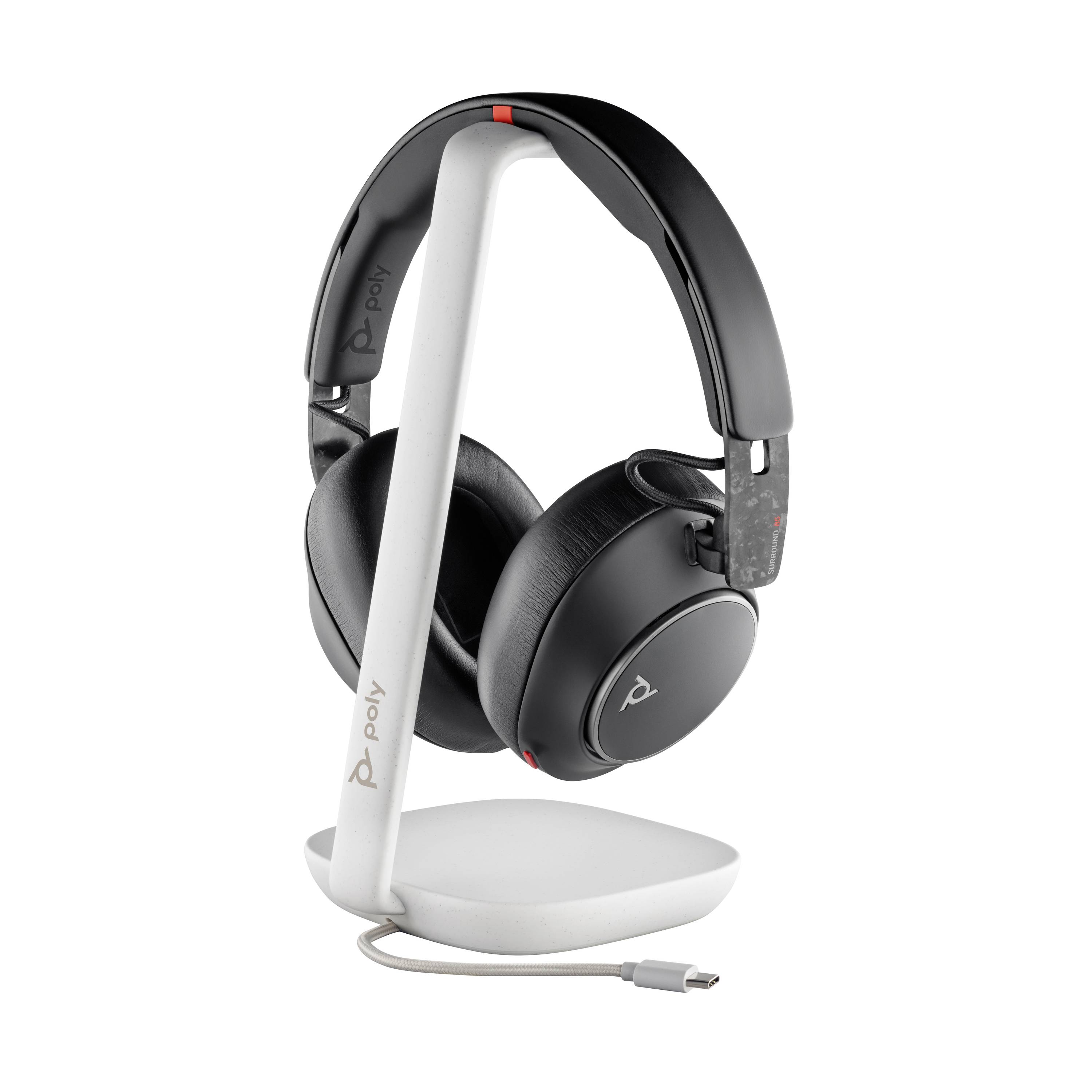 Schwarze Over-Ear-Kopfhörer auf einem weißen Ladeständer mit USB-Kabel.