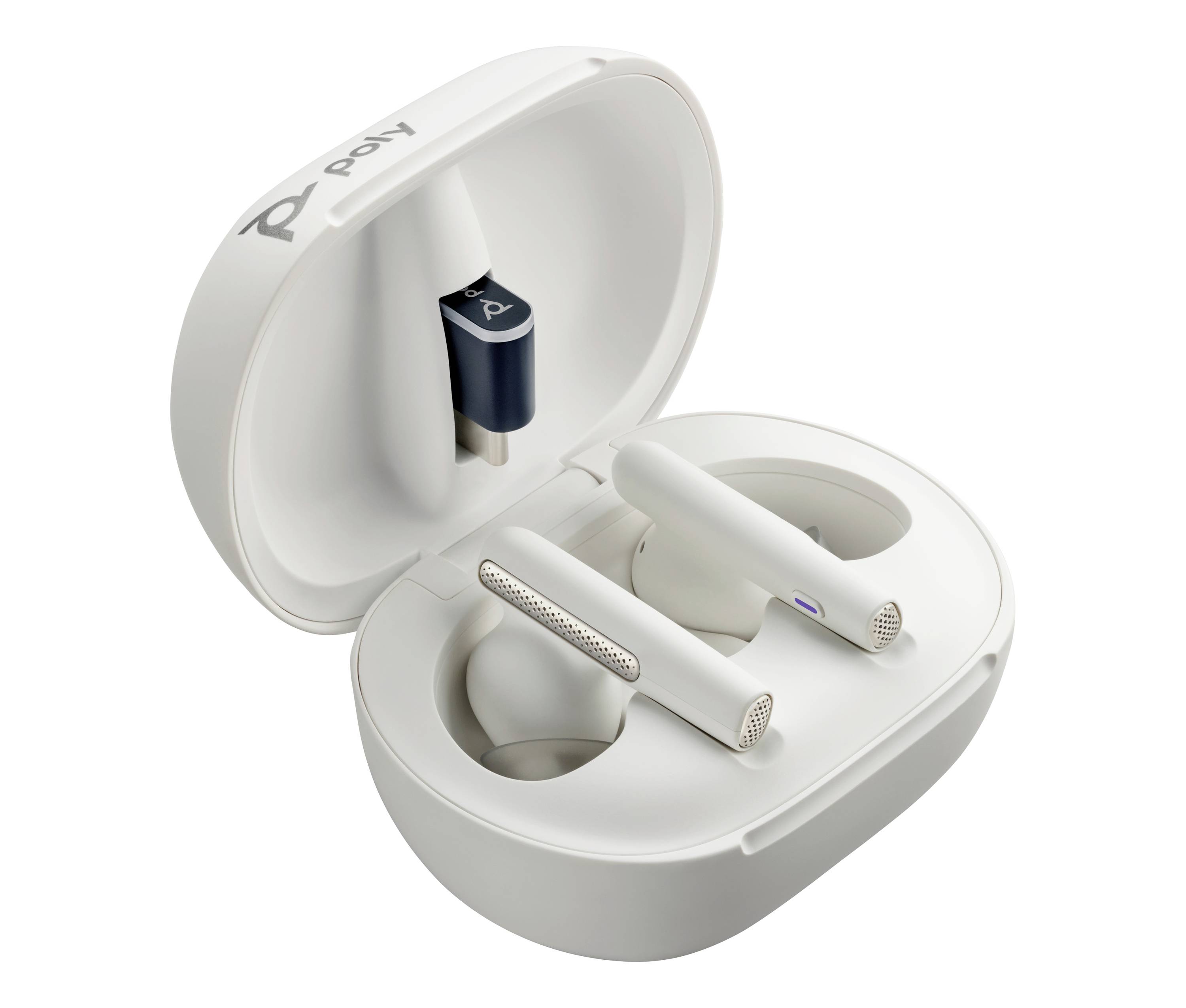 Offene Ladehülle mit zwei weißen kabellosen Kopfhörern und einem blauen In-Ear-Gerät im Inneren, das ein tragbares Audio-Zubehörset zeigt.