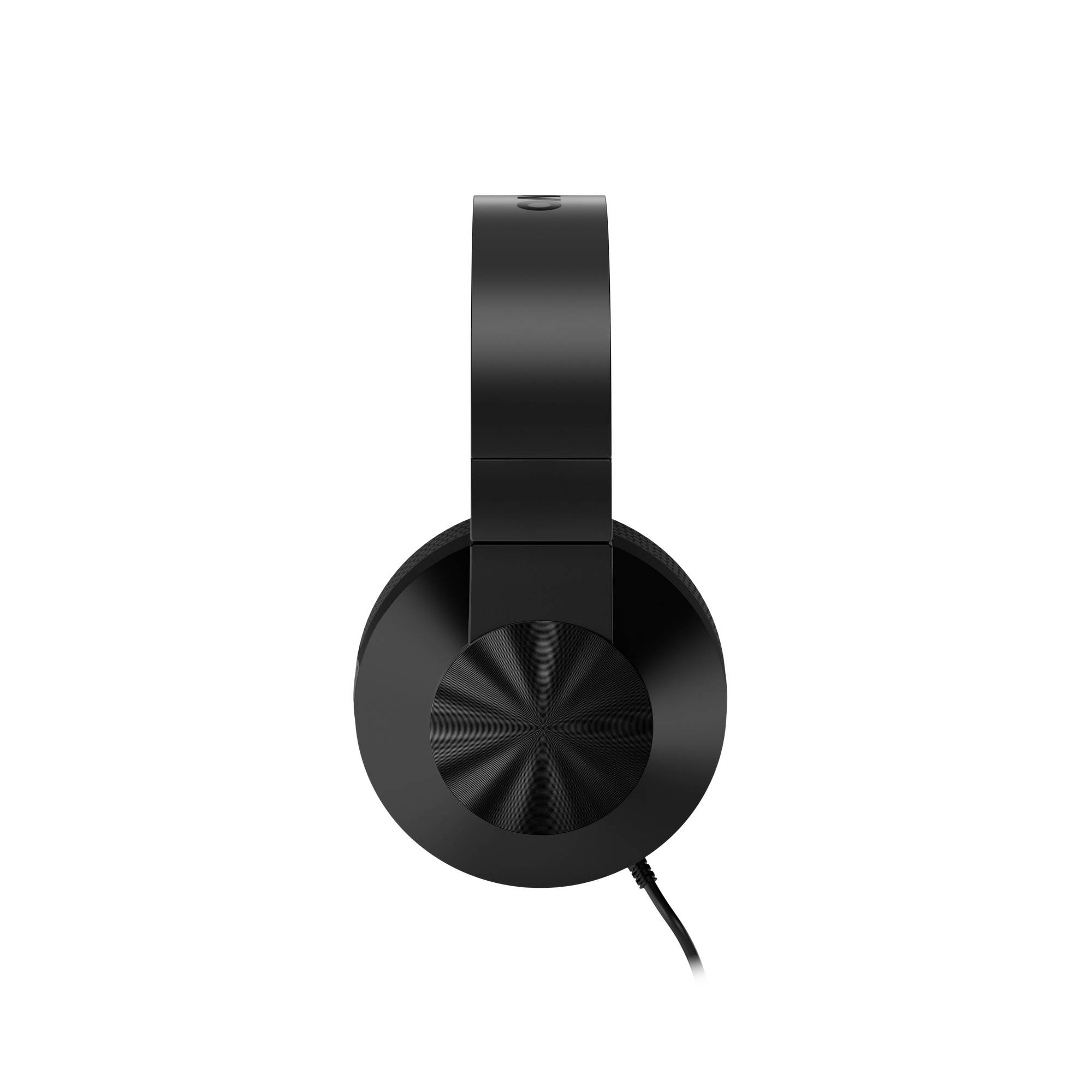 Schwarze Over-Ear-Kopfhörer in Vorderansicht mit einem Kabel, das vom rechten Ohrpolster herunterhängt.