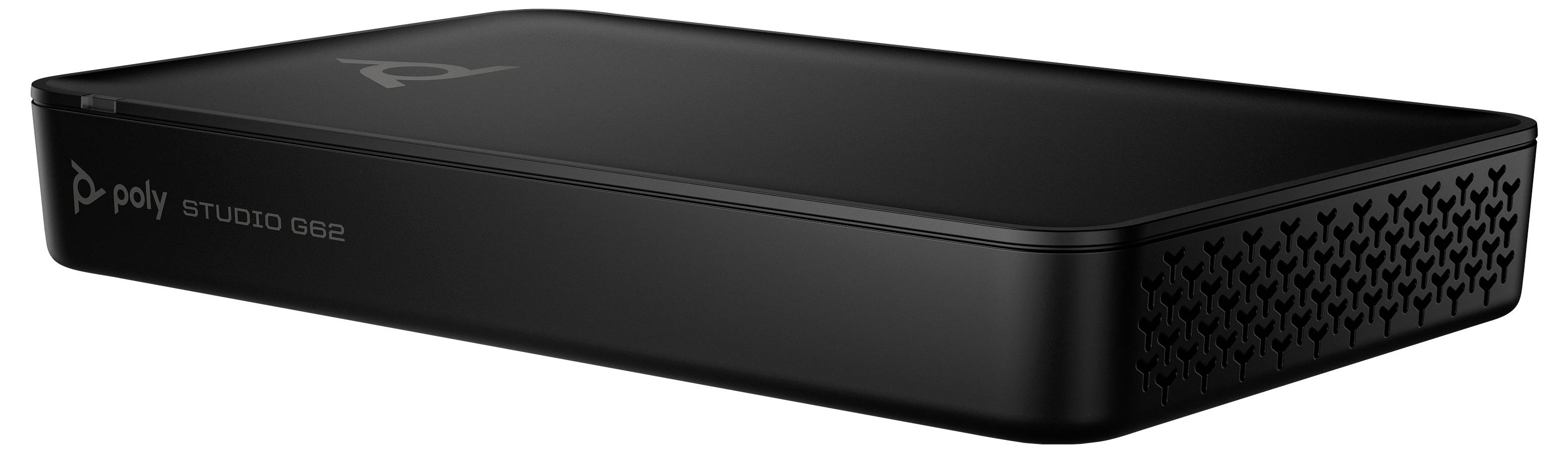Schwarzes Poly Studio G62 Konferenzgerät in Dreiviertelandsicht, mit Poly-Logo auf der Vorderseite und Lüftungsseitenpanel.