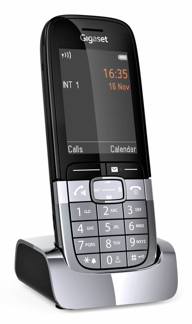 Ein Gigaset-Schnurlostelefon auf einer Ladestation, das den Startbildschirm mit der Uhrzeit 16:35, dem Datum 16. Nov und Softkeys für Anrufe und Kalender anzeigt.