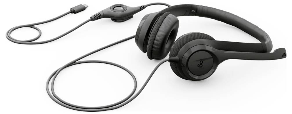 Schwarze Over-Ear-Kopfhörer mit angeschlossenem Kabel, aufgewickelt auf weißem Hintergrund dargestellt.