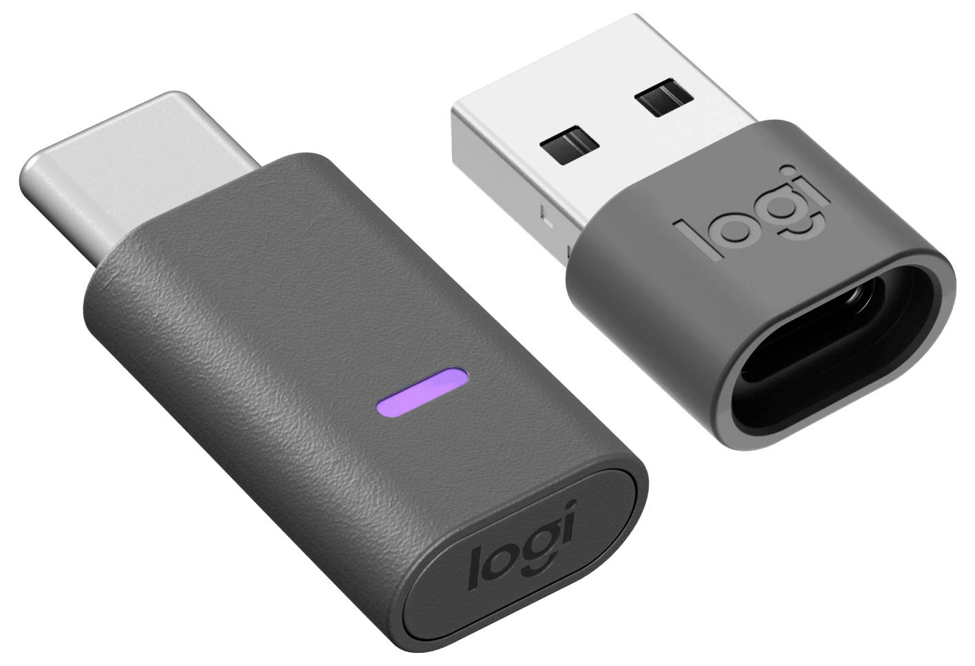 Zwei Logitech USB-Funksendermodule, eines mit einem USB-C-Stecker und eines mit einem USB-A-Stecker, vor einem weißen Hintergrund dargestellt.