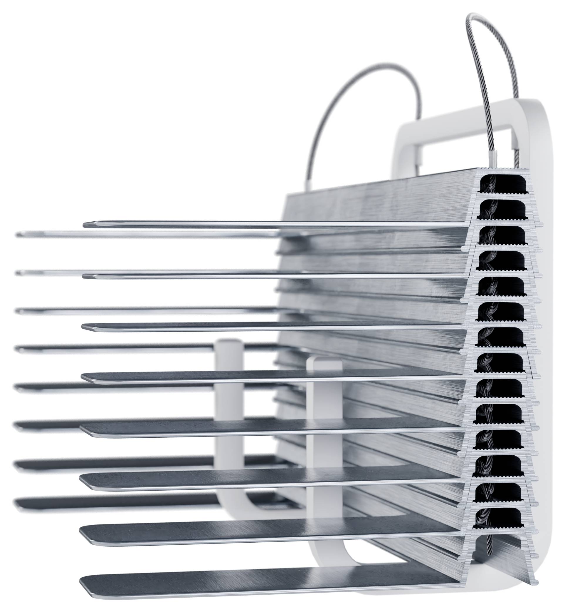Metall-Spieß-Halter mit mehreren vertikal angeordneten Spießen, gestützt durch einen weißen Griff und Drahtbefestigungen, konzipiert zum Grillen.