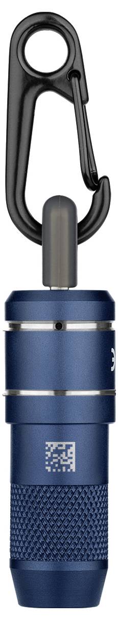 Eine blaue, zylinderförmige LED-Taschenlampe mit einem schwarzen Karabiner befestigt, mit einem QR-Code in der Nähe des unteren Endes.
