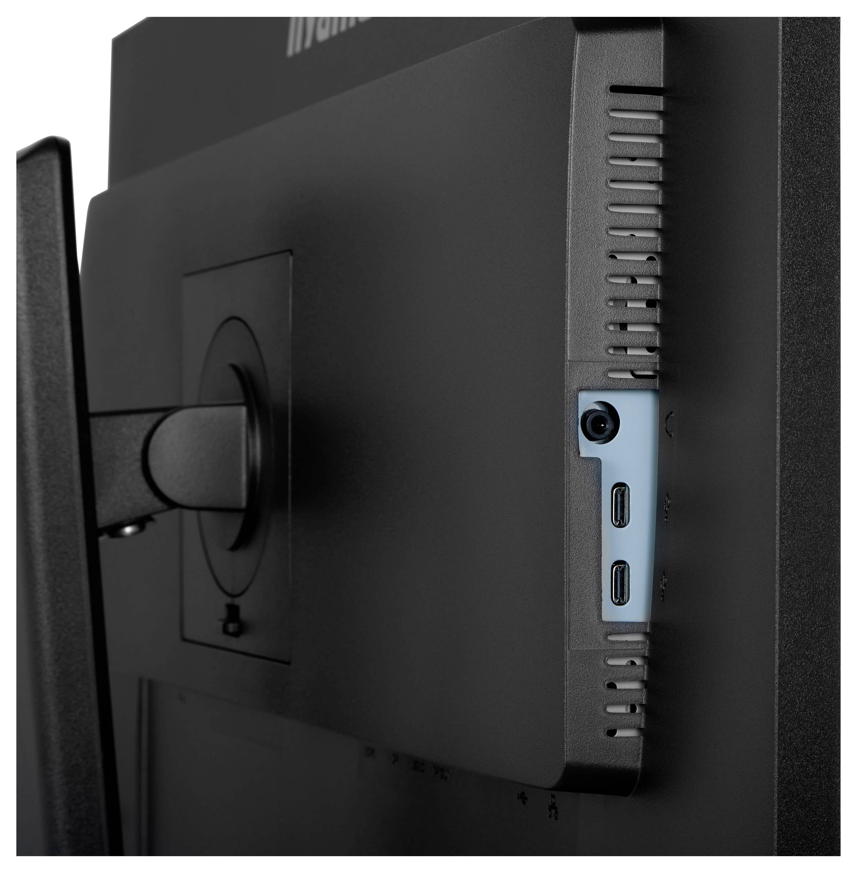 Rückansicht eines Computermonitors mit Fokus auf die Anschlussanschlüsse: eine Audiobuchse, zwei USB-C-Anschlüsse und die Befestigung des Montagearms.