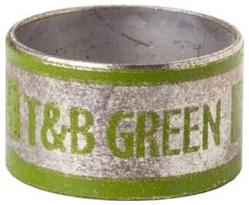 Ein Metallband mit dem Text „T&B GREEN